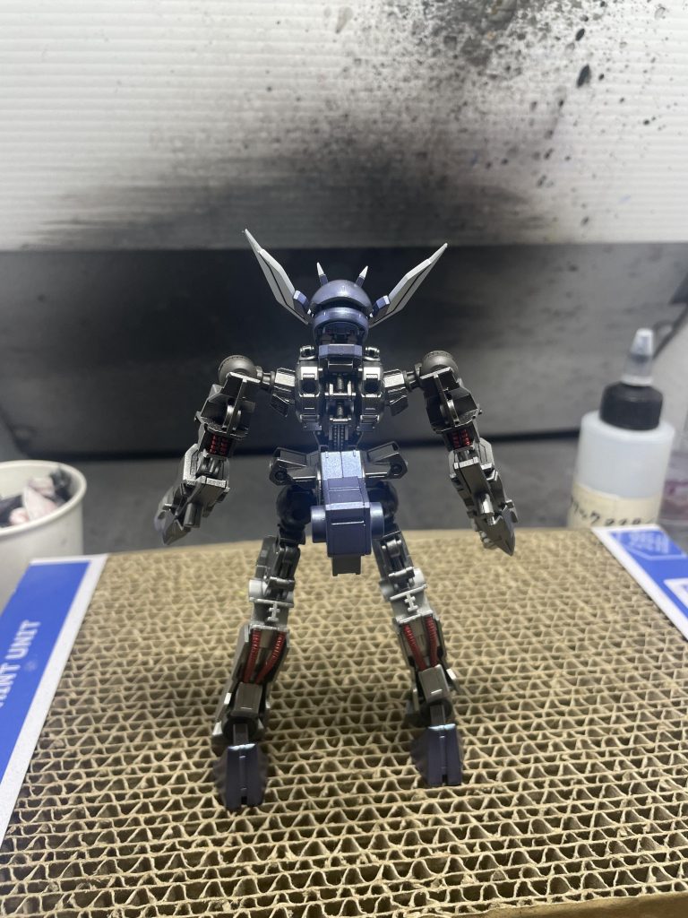 ガンダムフレーム背面マスキングした甲斐はあったと思います。エナメルで墨入れしたかったので頑張りました。
