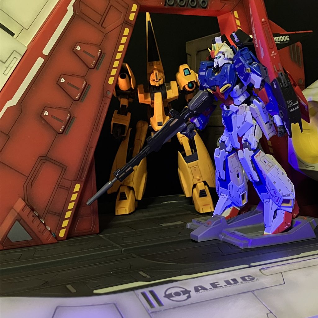 RG Zガンダム　変形機構のおかげでポージングがとり辛い（泣）何かへっぴり腰・・・