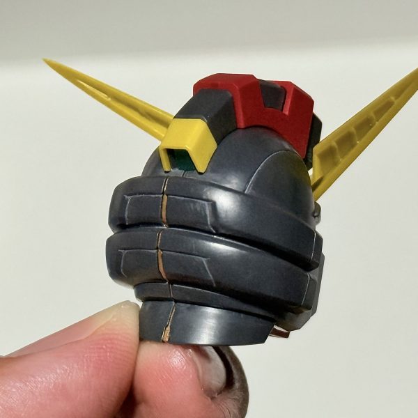 デストロイ頭部完成です🎉🎉イーゲルシュテルン、ツォーンmk２、段落ちモールド部分はゴールド塗装　ブラックのパーツ墨入れはグレーを流し込み　市販の流し込み用グレーだと薄いので調色したのを使っております🎨（4枚目）