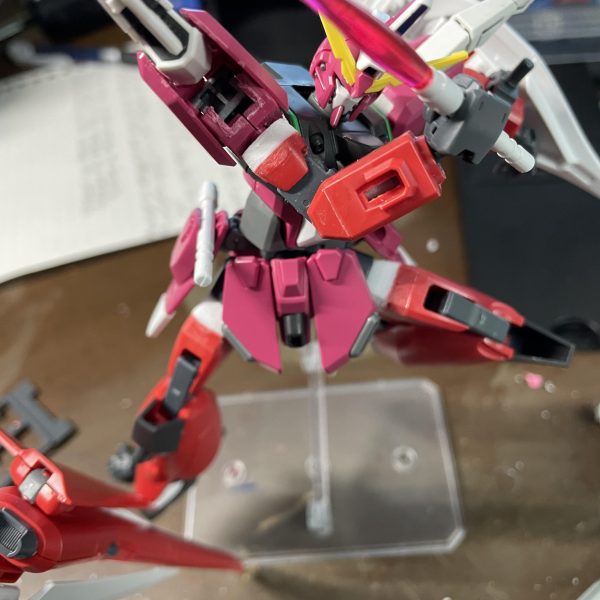 セイバーガンダムを最強にするという大筋の元制作を開始しました!寮生活なので家ほど簡単に素材が手に入らない中頑張ってます!まずこの作品のコンセプトは自分がガンプラバトルで使うなら、SEEDシリーズの特徴的な武器を満載するというコンセプトです!足と腕はセイバーのものを、肘関節はHGUCZガンダムの物を使用、肩は加工してRGジャスティスのビームブーメランを装備、胴と腰、肩に頭はインフィニットジャスティスの物を、バックパックにはギャラクシーブースターを使用しようと考えています。かなり可動域も良好、スタイルもめちゃいいのでガンプラやってて久しぶりにここまでワクワクしてます!また投稿するので是非ご覧下さいm(_ _)m(4枚目)