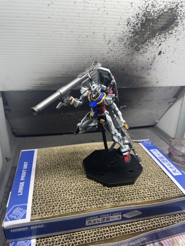 バズーカとビームライフル両方これは連邦の白い悪魔ですね。結構気に入ったのでこれで飾ります。