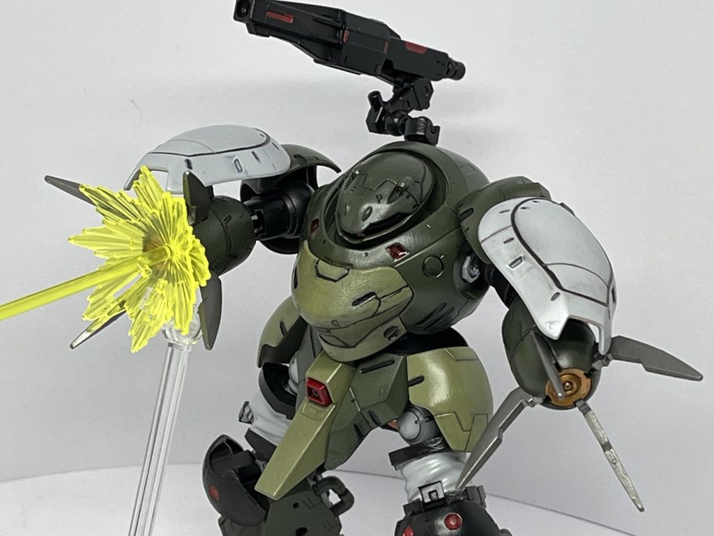 以上、ロディEでした！この前のハイロディの仲間て感じで作成しました(*´∇｀*)前回モンキーロディで余った部品や鉄血武器セットを使ってます。模型屋で780円とかで悲しそうにしてるんだもの、改造したくなりますね(´・ω・｀)笑それと遅ればせながら明けましておめでとうございます。現在赤ちゃんがリビングにて生活しており、プラモ作りは別室で行う事になってるんですがそちらが寒くて寒くてw先日、妻が孫見せにプチ里帰りした時に撮影したカスタムロディとなります。