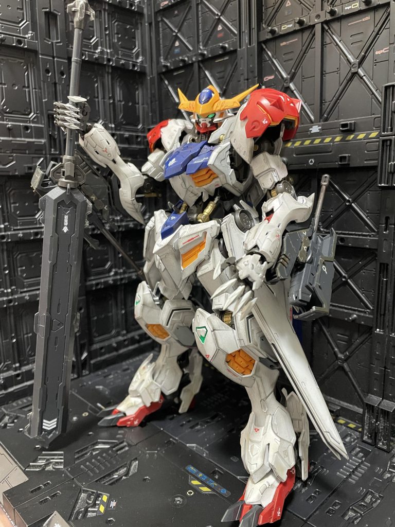 部分塗装とウェザリング仕上げです。成形色が黄色の部分をオレンジで塗りたかったんですが、塗料を持ってなかったので、リアルタッチマーカーのオレンジでウォッシングしたところ、いい感じになりまして👍