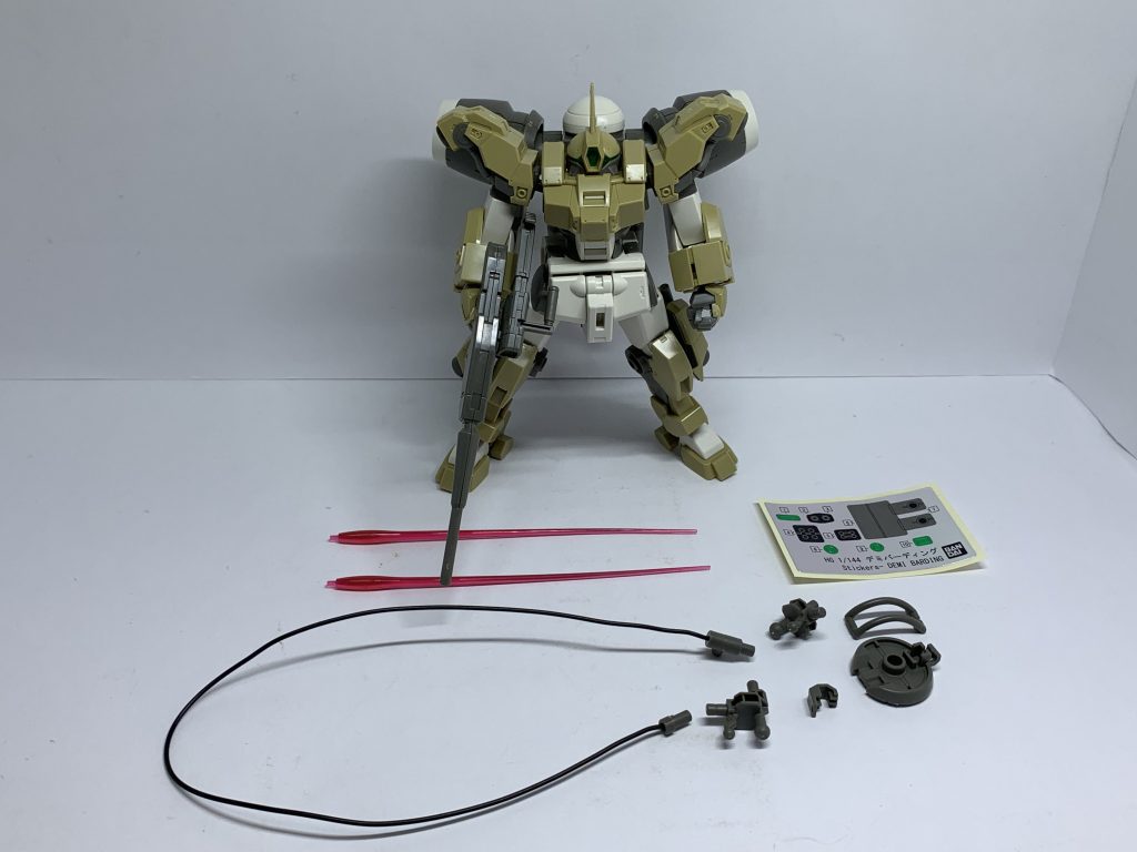 最後に付属品パーツ等。基本的に先に発売された「HGTWFM デミトレーナー」および「HGTWFM デミトレーナー(チュチュ専用機)」のバリエモデルですね。稼働範囲は変わらずしっかり確保されているのでかなり堅実なデザインながら遊びやすいキットでオススメです！入手しやすいのでぜひ！ほかのバリエーションキットとしてプレミアムバンダイ限定で発売された「HGTWFM デミギャリソン」などがあります。＊＊＊ビルドダイバーズ(ReRISE)二次小説pixiv先行版「陰キャアイドルはGBN〈惑星〉を救いたい。」現在更新中です〜◇◇◇ハーメルン版「陰キャだけどアイドルはじめてGBN〈惑星〉を救っちゃってもいいですよね？」も同様に更新中です〜二次創作にご興味のある方はぜひ〜&nbsp;