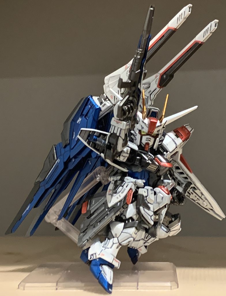 いい感じにメタルビルドっぽくなってくれて満足しています。墨入れを太くする事でリアル感がでていると思いますが若干やりすぎた感もありますね。