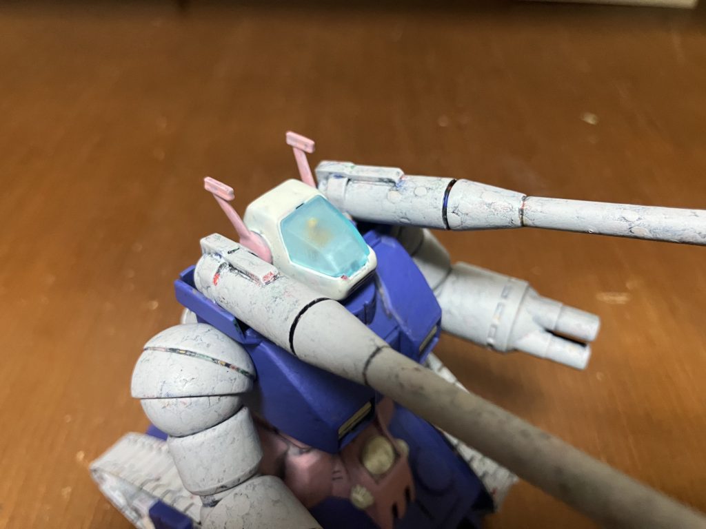 中の人も一応塗装。キャノピーは全体に馴染ませるため曇らせました。