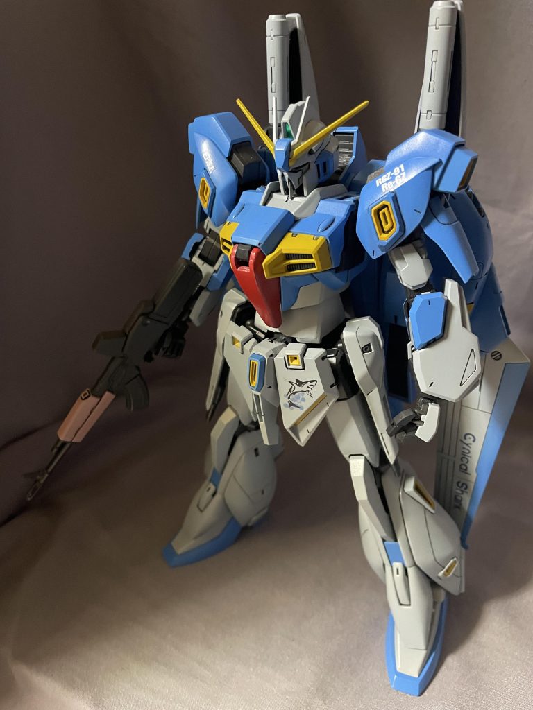 かなり昔のMGリガズィのVar.1.5的な感じでプレバンから発売されたキットなのですが、ほぼ新規パーツ（笑）ここまでするなら、完全新規で、もうちょい保持力と可動域を見直したキットにしてほしかったなぁ〜という印象。まぁ、充分カッコいいし、キット化してくれただけでも涙モンなんですが（笑）