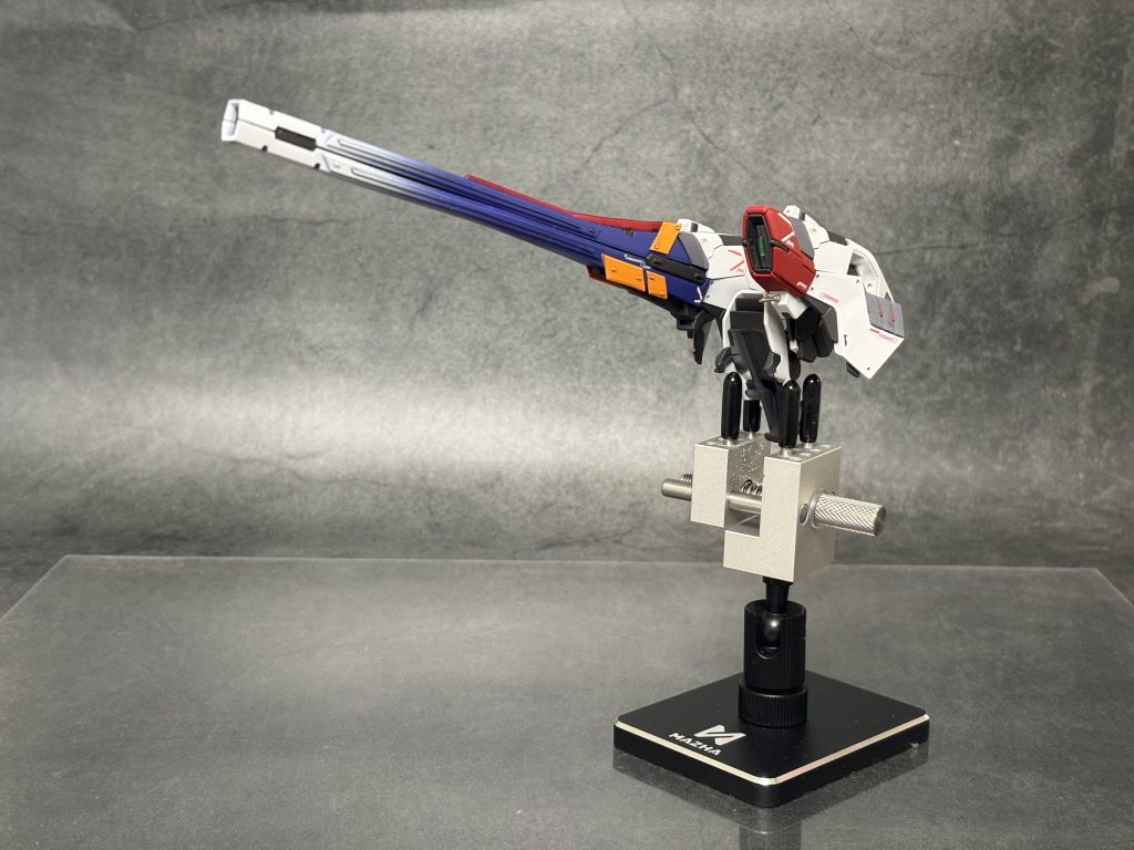 メガビームランチャーこれが1番時間かかったプラ板、プラ棒による面構成変更砲身は4センチ延長スジボリ追加、フィン状に彫り込みを行いダクト化、ソケットピン追加取り付け&nbsp;