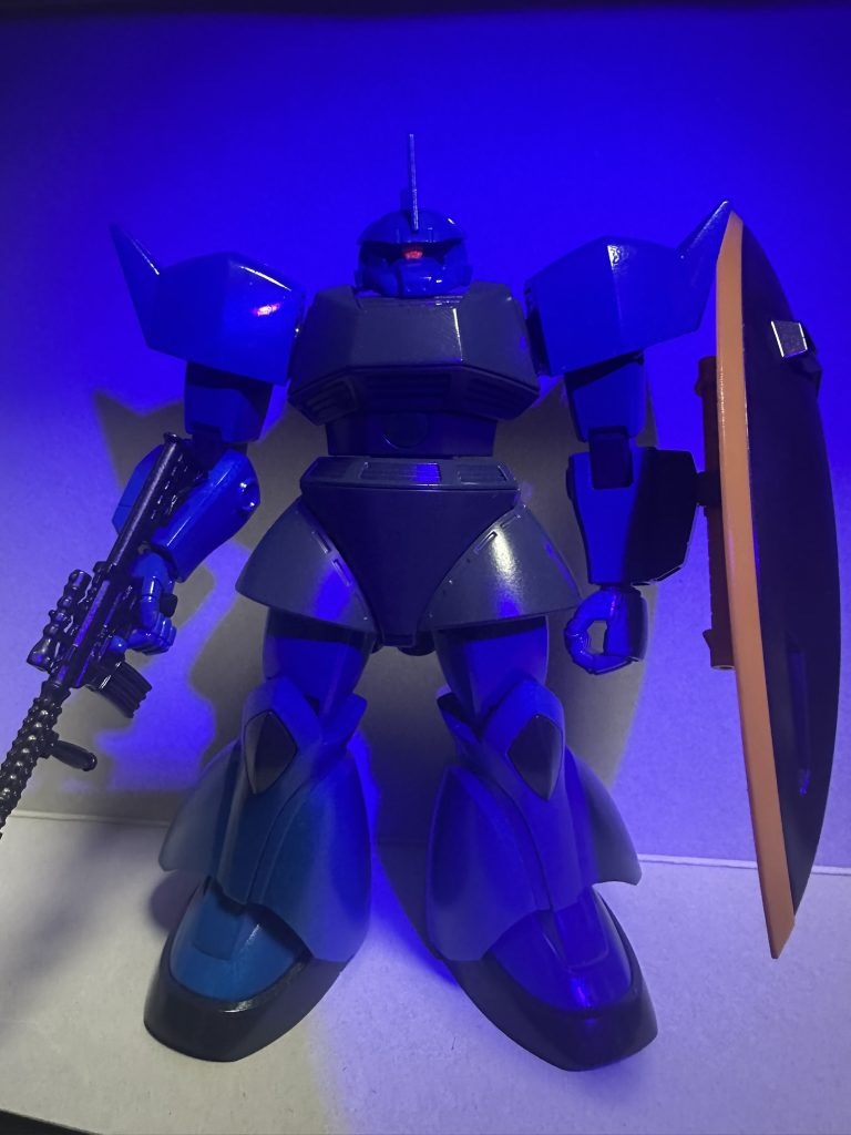 一応、蛍光塗料でモノアイは光ります。