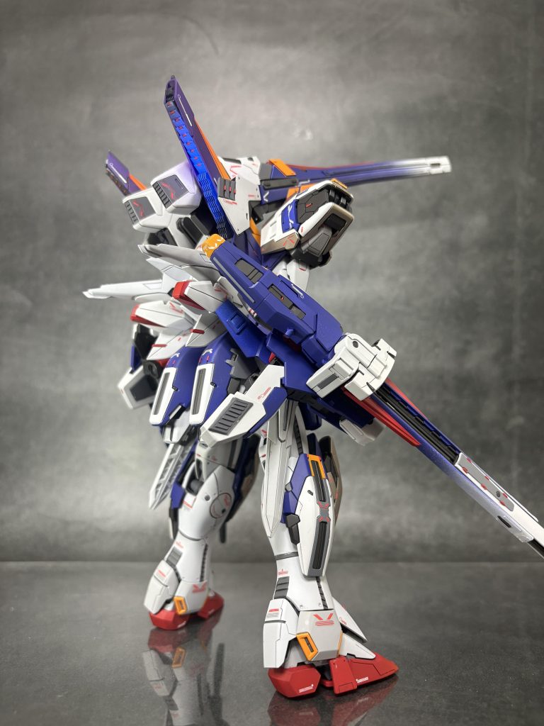 バスターユニット裏はフィン状に彫り込みプラ板、プラ棒などでアウトライン変更もう何したかわからんぐらいやってます&nbsp;