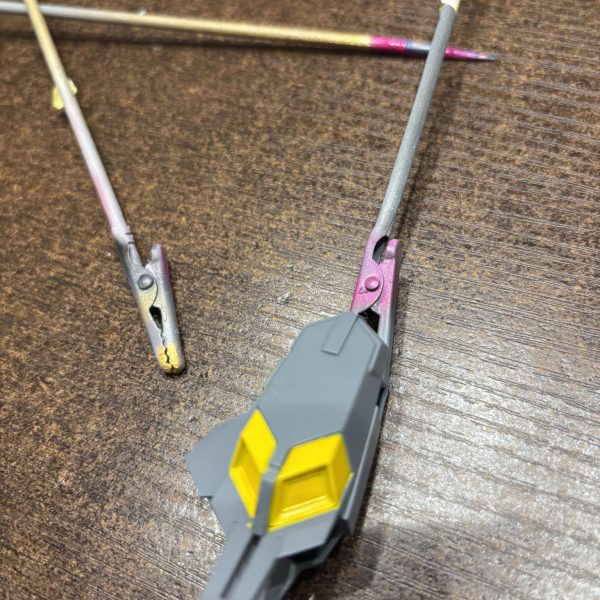 マスキングからのエアブラシで黄色吹いて・・・マスキングを外すと・・・うん、98点😆我ながら上手にマスキングできた⭐️（2枚目）