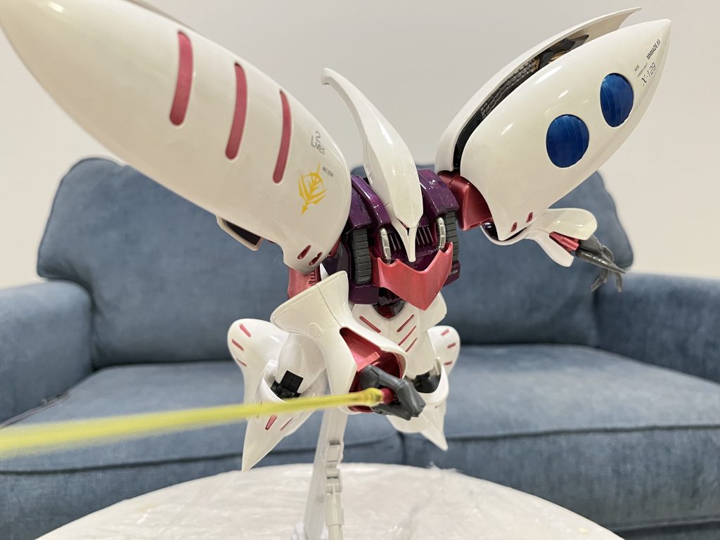 武器持ち用の手パーツはいいですが、頭部が左も右も回ることができません。ポージングが硬いですが。