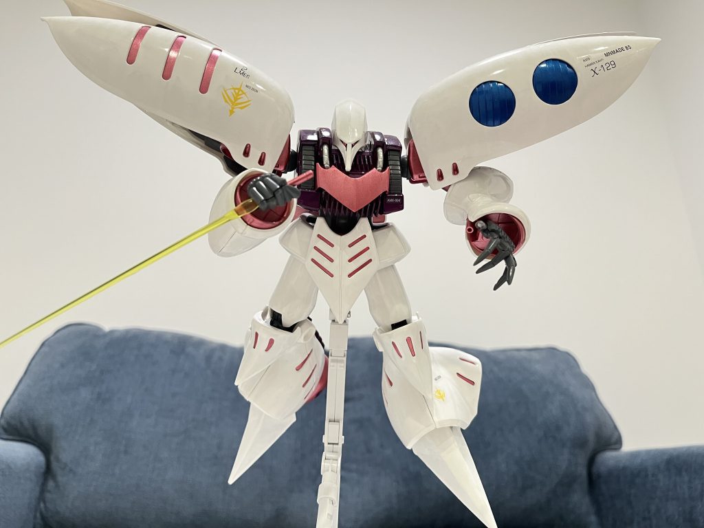 シャアの視覚からです。よく見ると、手がビームを握っていますが(gundam-kao10)。