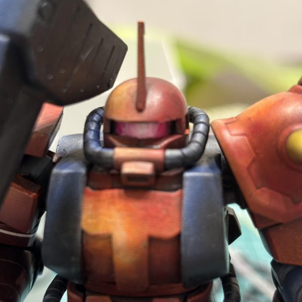 今日はモノアイの塗装です⭐️セロハンテープで作ります。乾燥待ちですが、組み立ててブォーン感出たらいいな😊（2枚目）