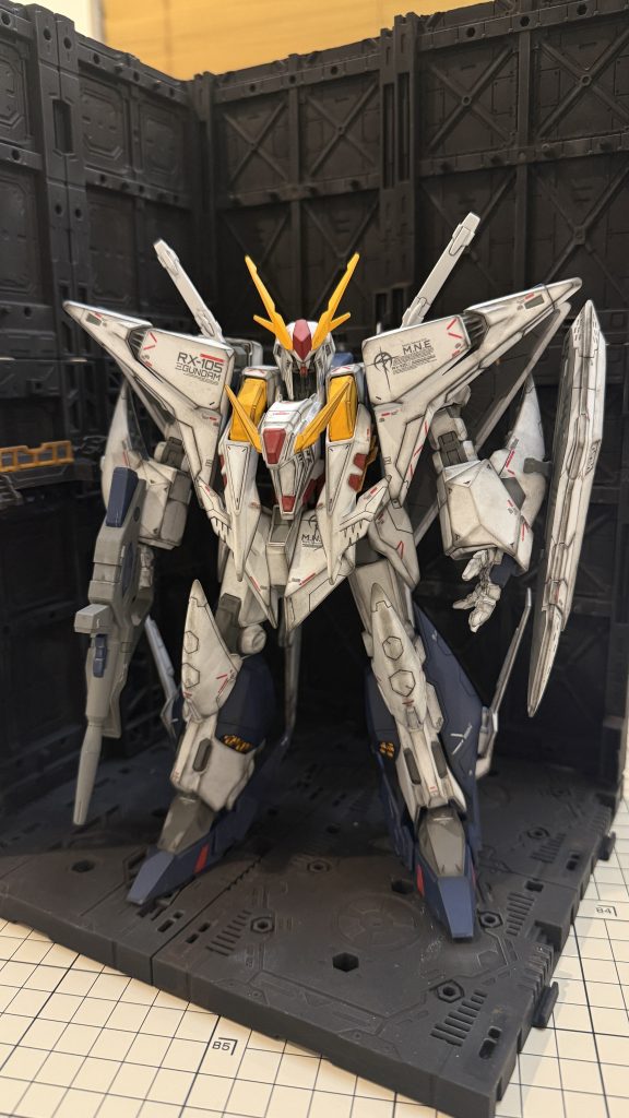 このベースサイズでMGも飾れるサイズなのに…かなりギリなデカさ