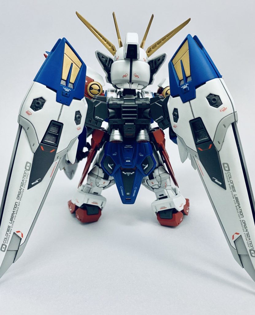 腰部はこのリアアーマーを使いたくてMGSDフリーダムのものを使用しました接続方法が合わないのでプラ棒等で関節を改造してます