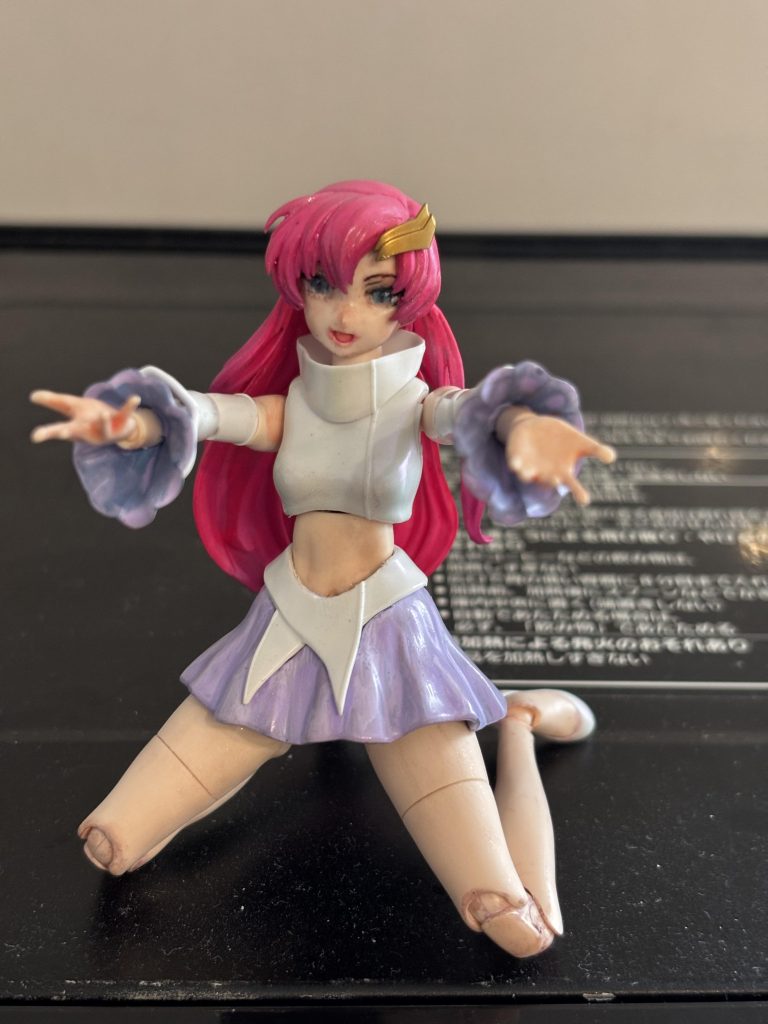 スカートの上部、リューターで前下がりに削り、ヘソが出るように加工しました。100均のアイシャドーでメイクしました。&nbsp;最後までご覧いただきありがとうございました。