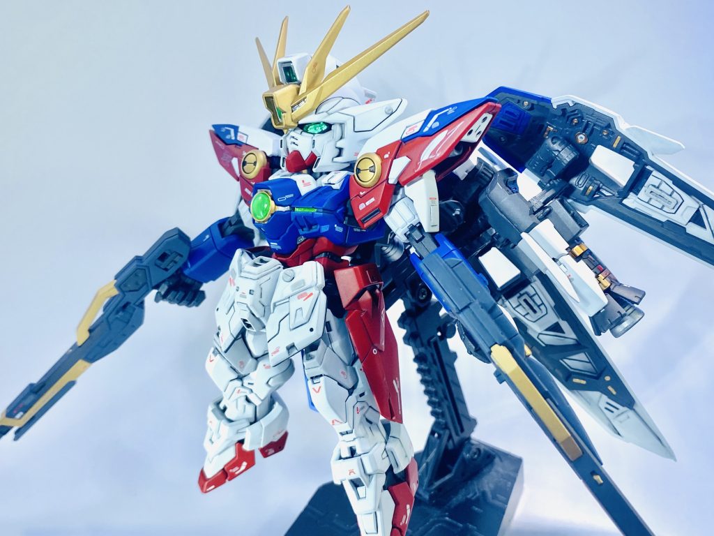 制作するにあたり金のパーツや配色の明度は｢旧HGをリスペクトしたい｣と思い近い表現をしました