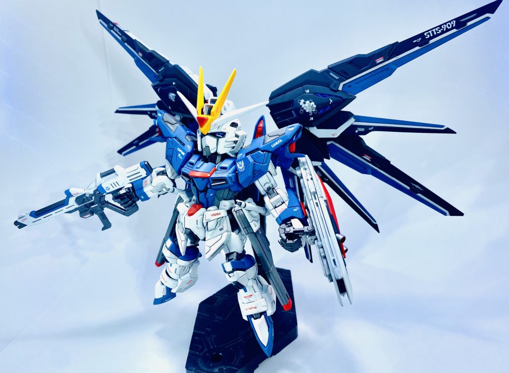 ハイマットモードMGSDのウイングを加工して使用してるので、迫力あるシルエットは健在です