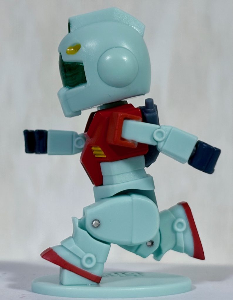走り姿は非常に可愛い。ちなみに胴体の接続は結構きついのでシリコンスプレーを関節にかける事をおすすめする(gundam-kao5)