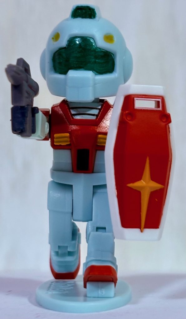 左足の穴に台座を接続させ、走った状態で飾れる。