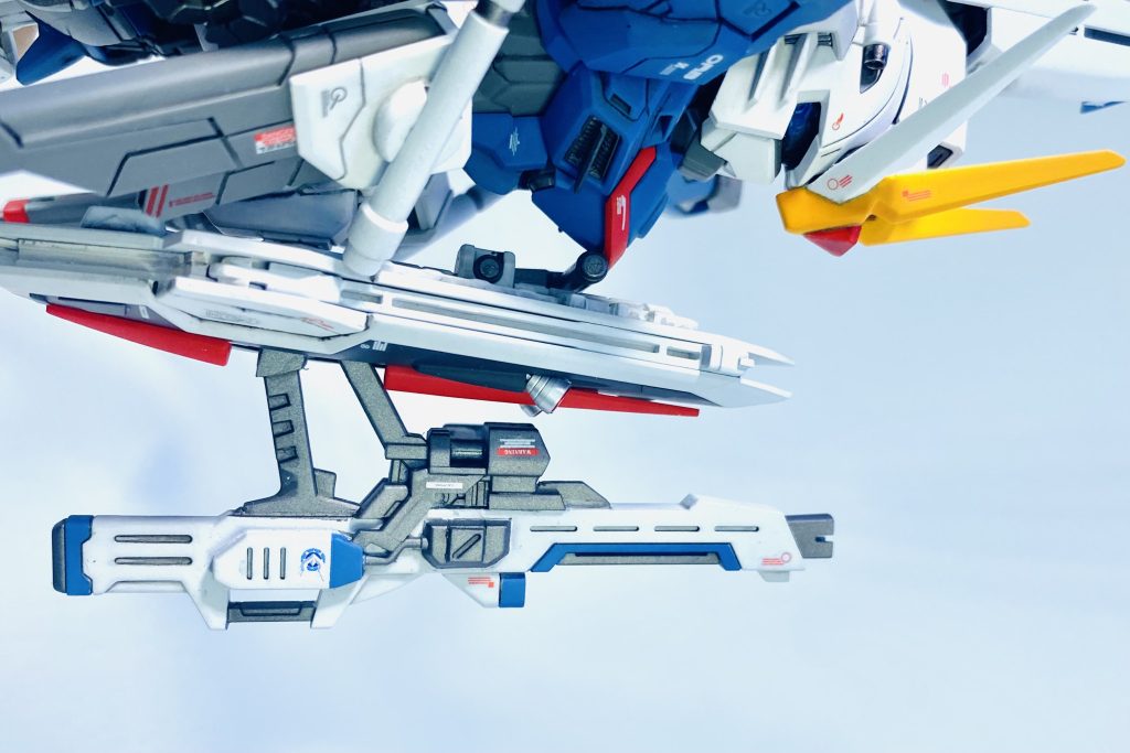 変形も可能で、シールドやライフルは磁石により接続していますシールドの向きは接続安定させるため逆になりました