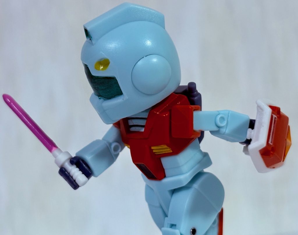 台座のおかげで躍動感あるポーズがとれる。