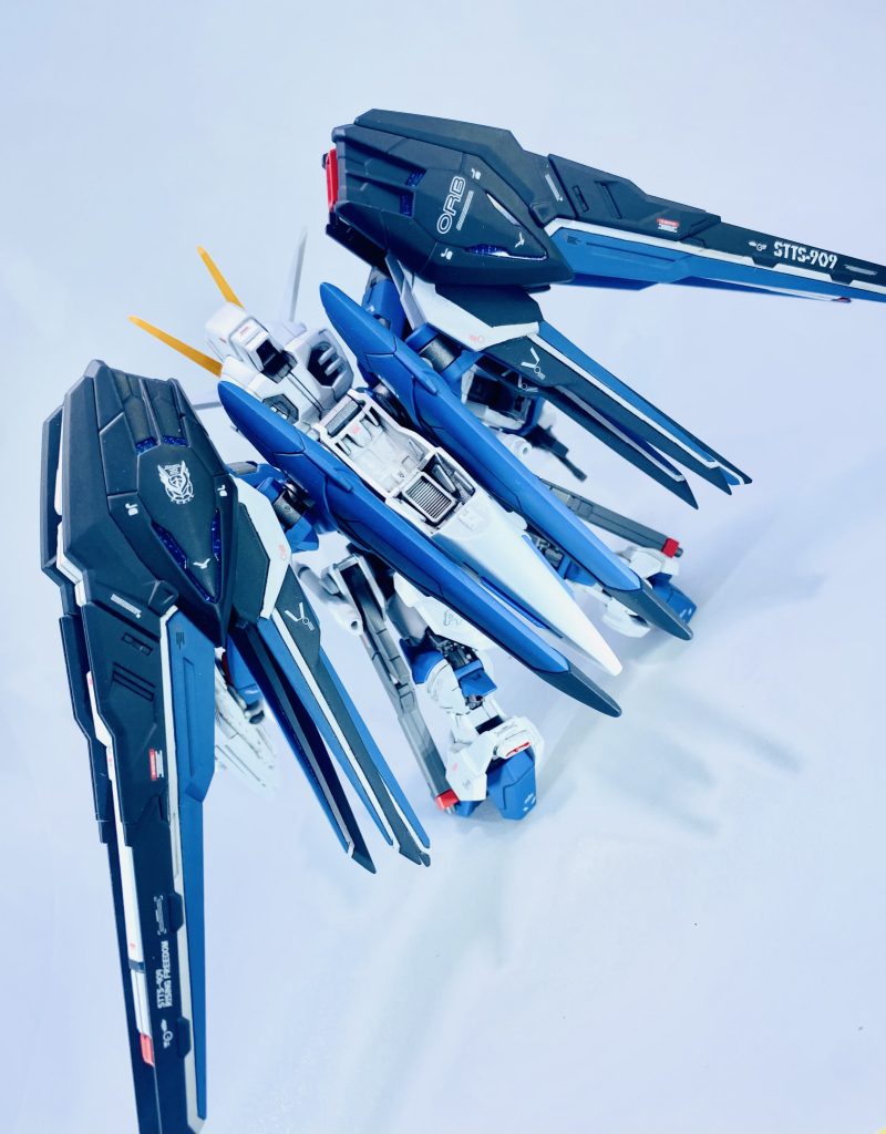 背面HGとMGSDのバックパックをミキシングしています。