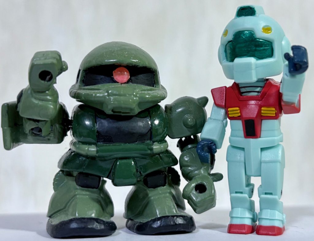 食玩といえども侮れないクオリティのbitlotシリーズ。キーホルダーにしてぶらさげたり、車に飾るのも悪くないかも(zaku-kao2)次回もお楽しみに(gandam-hand2)