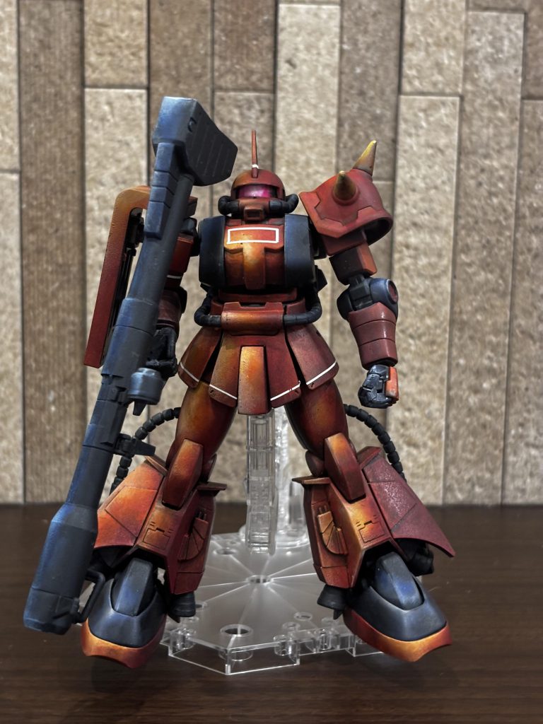 正面からです。向かって左上に光源がある設定で塗装しています。この写真が作品作りの意図が最もわかってもらいやすいかなと思います。ちなみに明るくなっている部分は光が当たっているのではなく塗装で表現しています。