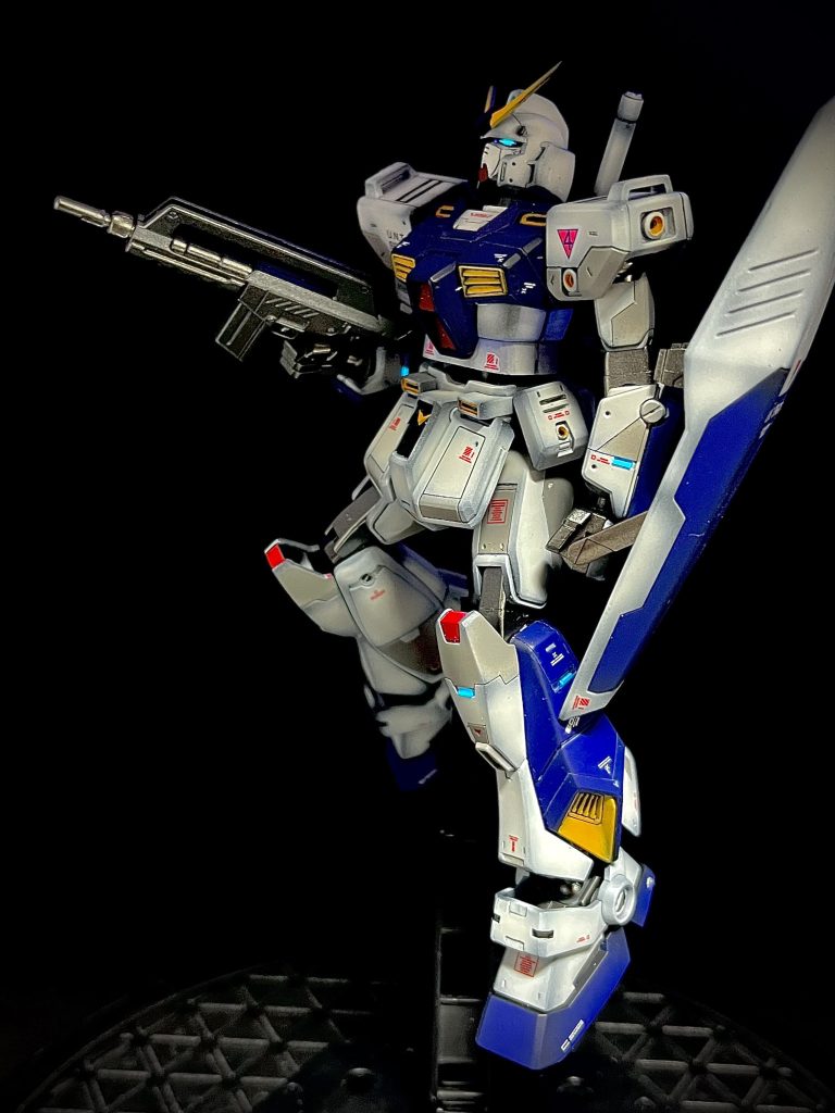 各所スジ彫りとデカールで増えすぎた密度感を、ブルーグリーンチップで爽やかに🤩胸と脚のダクトはギリギリまで彫り込んで彫り込んで別パーツっぽく見え。。るか🤔