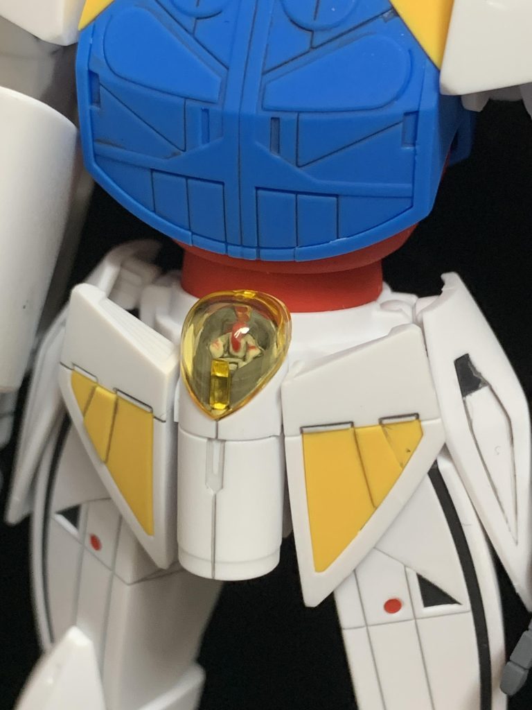 せっかくクリアパーツなのでパイロットも塗り分けてみました。