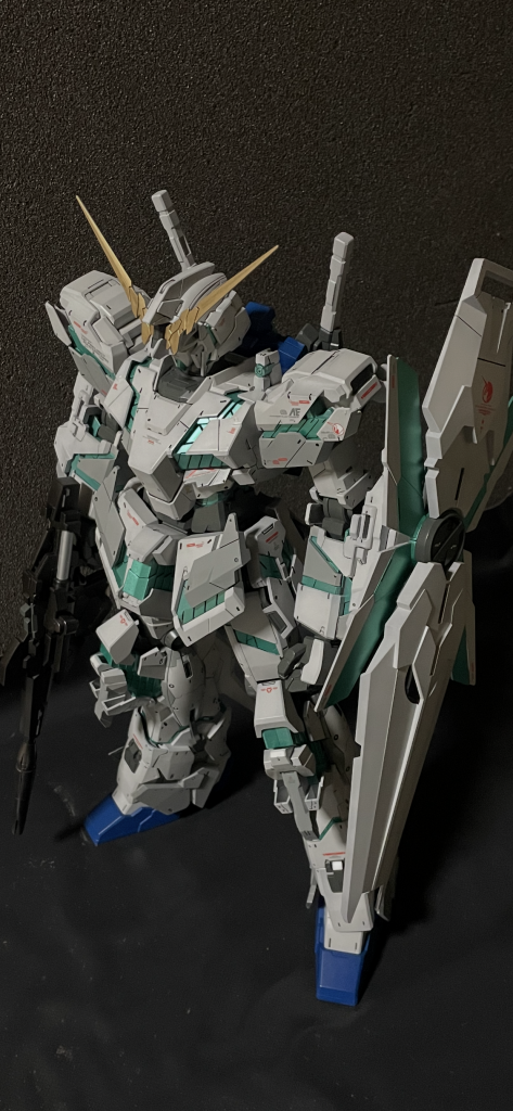 白の単色ではなく、お台場仕様のツートーンカラーで塗りました。僕的には、サイコフレームはだんぜん緑です！！間違いない！