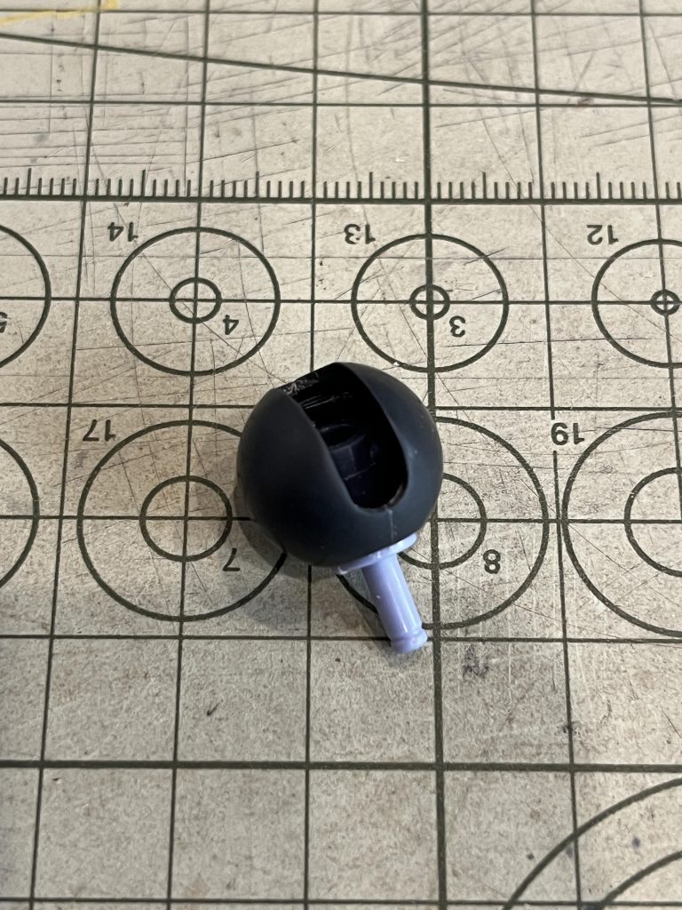 肩の軸からギャンの物に交換しました。