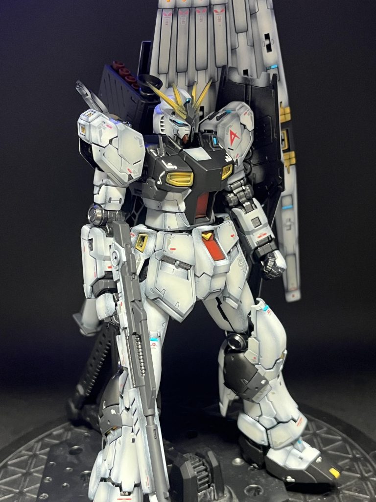 RG純正顔はなんか違うと思い。。EGから引っ張って来たやつをそのまま使いました😎そのままだと首のジョイントが細いのでオス側に紙テープを巻いて合わせています🙂やっぱ切れ長・面長が僕のイメージでした🤩