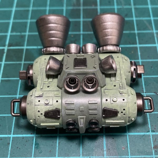 塗装済み。明るいグリーンと暗いグリーンの差を、もう少し出したい気もする。部分塗装にはダイソーのミニネイルアートブラシがオススメ！面相筆より好き😊（6枚目）