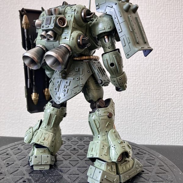 塗装済み。明るいグリーンと暗いグリーンの差を、もう少し出したい気もする。部分塗装にはダイソーのミニネイルアートブラシがオススメ！面相筆より好き😊（3枚目）