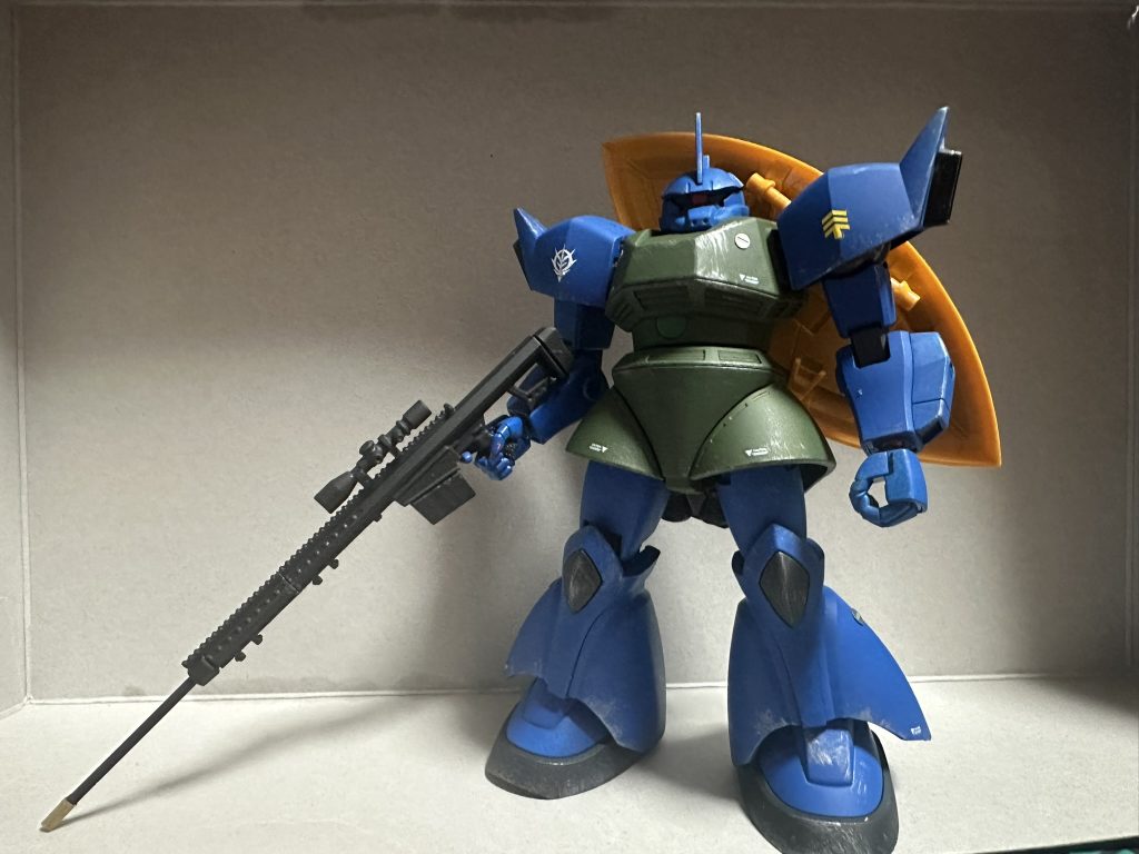 元はライフルの先端が長かったのですが、漫画では先端は短いので切り落として上の写真のように短く修正しました。