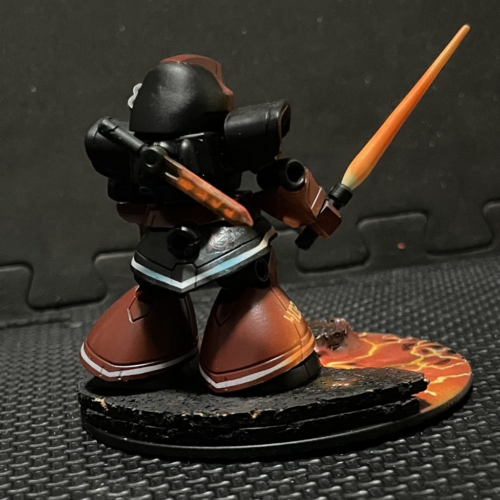 背中の短剣は文字が浮かび上がったようなイメージで塗装^_^