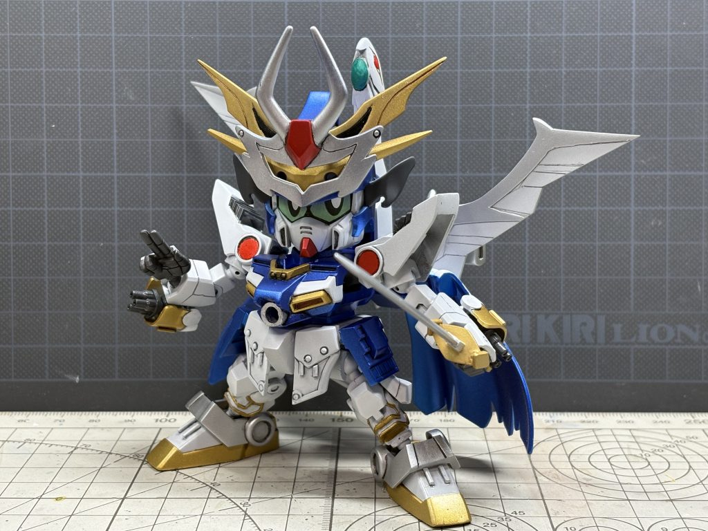 全体像レジェンドBB武者頑駄無を素体に、荒鬼頑駄無のパーツを取り入れています。