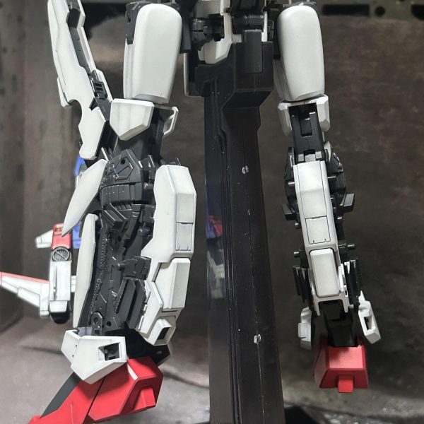 なかなか部品点数が多かったり、作業ができていなかったりで進んでいません。なんか、切り出してなぜか塗り忘れ達がいて、組み立てられませんでした。一瞬、捨てたかと思って、部品注文しようとしたら、どれも在庫なし。ゴミ袋あさったり、色々してたら組み間違いとかなんやらで、部品は揃っておりました。とりあえず、明日中（1/19）には6（2）までは終わらせたいですね。9の分まで部品のゲート処理は終わっています。（2枚目）