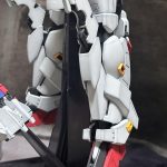 ふくらはぎの外装が付きました。ボリューミーですね。