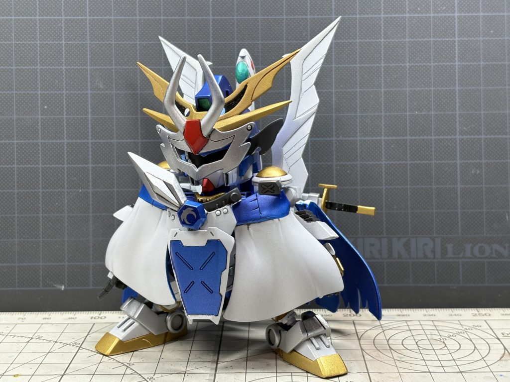 旅姿前のマントは三国伝のイージーエイトから、後ろマントは騎士ユニコーンから持ってきました。表裏で色が変わるのって面白いデザインですよね。