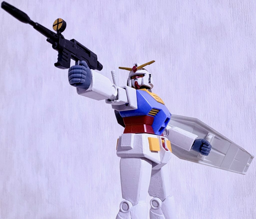 もちろんおなじみの構えもとれるよ(gundam-kao6)