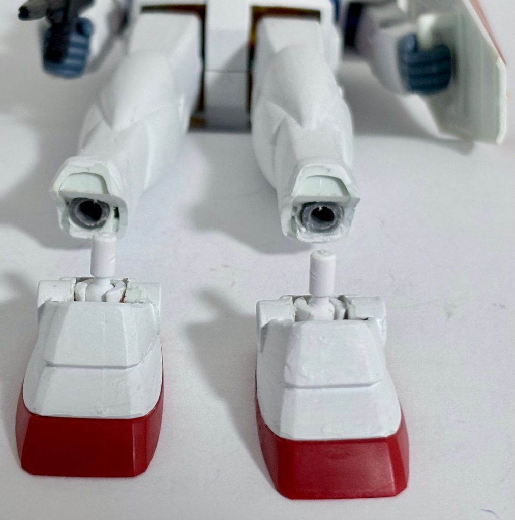 足首も以前教えたようにボールジョイント接続にする。これらの加工を行う事でガワラ立ちが容易にできる。