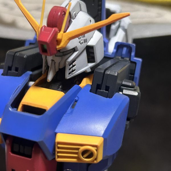 スタビレーターとビームキャノンが付きました。頭部は完成予定でしたが、黄色が軟質パーツで、色が剥がれてしまったので塗り直しになりました。（2枚目）