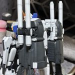 なかなか進まないですが、ブースターパックが付きました。大型パーツなので、一気に完[…]