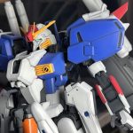 ようやく、人型になりました。デカい肩が迫力がありますね。腕が貧弱な気もしますが。[…]