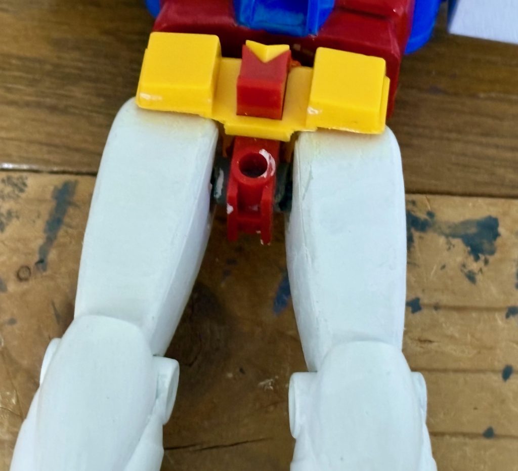 足をハの字に開けるようにするには股関節をボールジョイントにする。