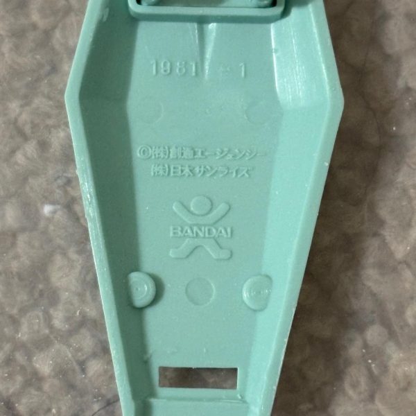 さっそく旧キットのGMを仮組みしてみた。うん、完璧なくらいGMだ（当たり前か💦）。ちなみにシールドの裏にはバンダイのバンザイマークが刻印されており、1981年製な事からガンプラブーム当時のキットを手に入れた事になるΣ（・□・；）（2枚目）